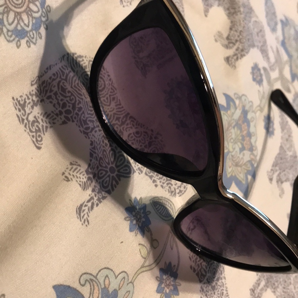 Sunglasses - Picture 5 of 5
